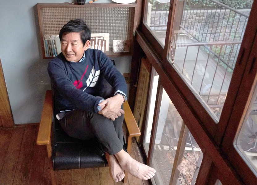 石田純一 自宅でも裸足